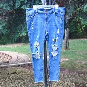 Torrid Women’s Size 18R  Jegging soft Hi-Rise Jean Distressed Blue Dark Wash